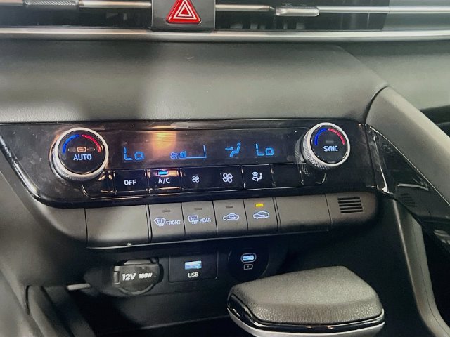 Used 2025 Hyundai Elantra Hybrid FWD image 13