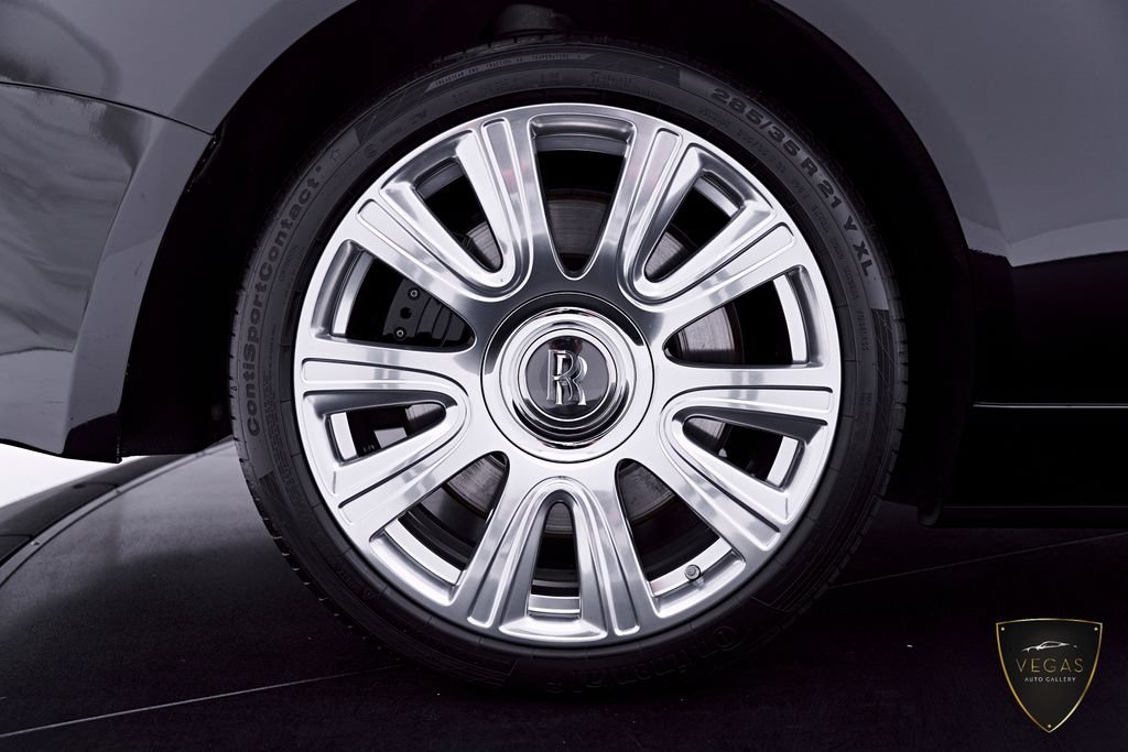 Used 2019 Rolls-Royce Dawn RWD image 35