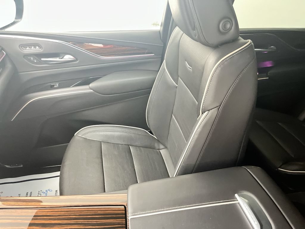 Used 2023 Cadillac Escalade Premium Luxury AWD/4WD image 28