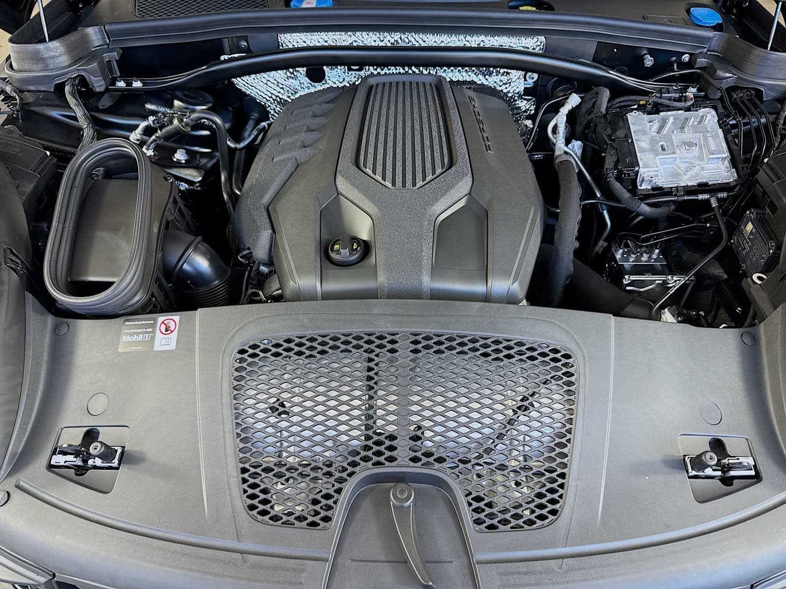 New 2025 Porsche Macan AWD/4WD image 51