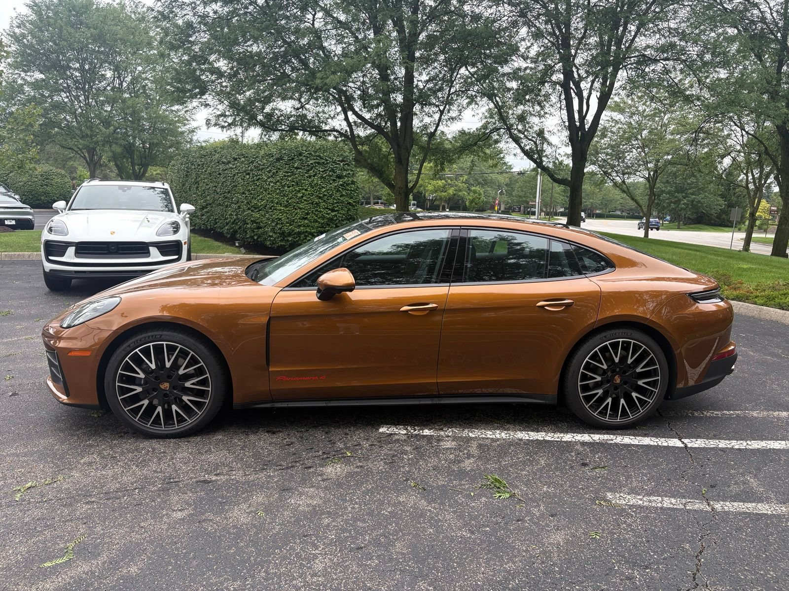 Used 2025 Porsche Panamera 4 w/ Premium Package AWD/4WD image 2