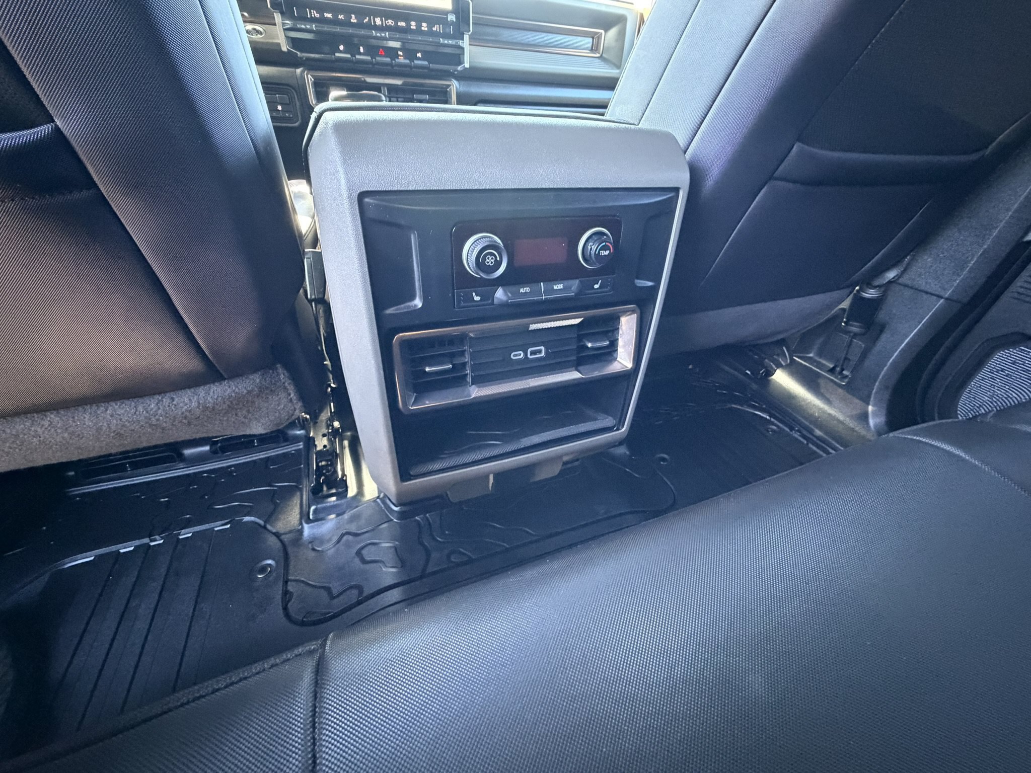Used 2025 GMC Hummer EV 2X w/ LPO, Dark Essentials Package AWD/4WD image 18