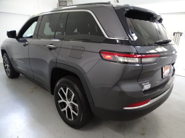 Certified 2025 Jeep Grand Cherokee Limited w/ Luxury Tech Group II AWD/4WD image 22