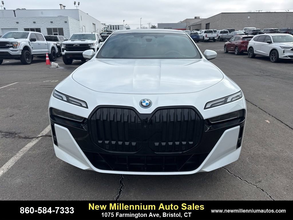 Used 2023 BMW i7 xDrive60 image 2