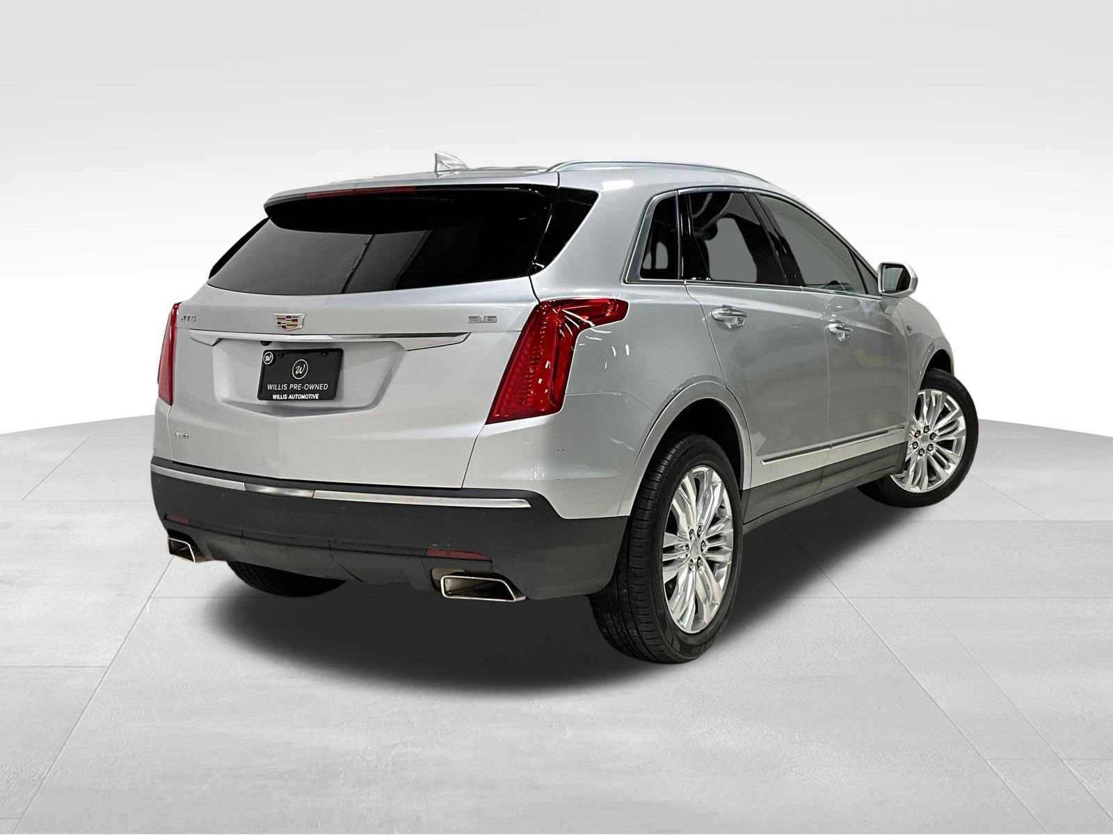 Used 2017 Cadillac XT5 Premium Luxury AWD/4WD image 4