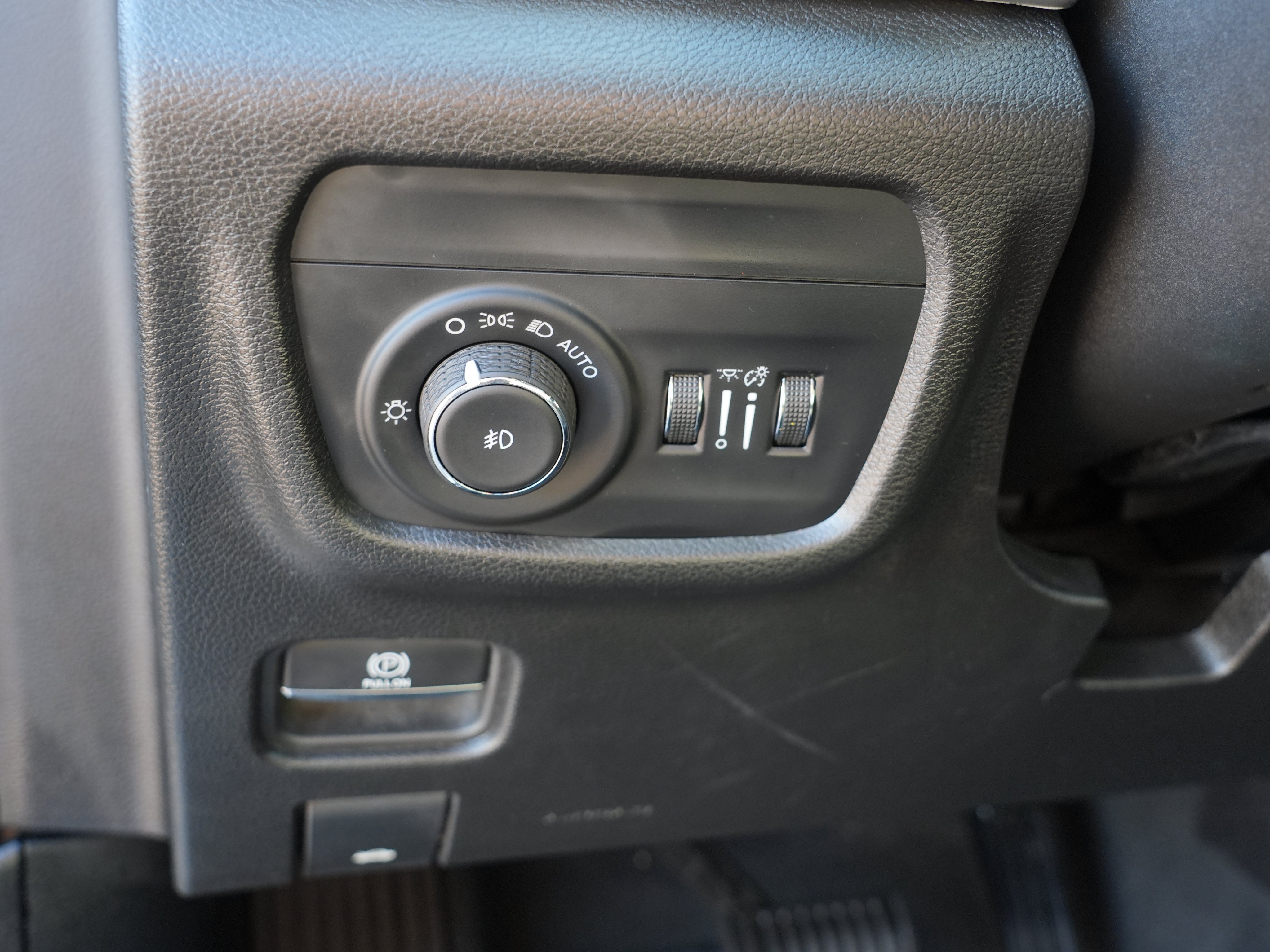 Used 2023 Jeep Grand Cherokee Limited AWD/4WD image 17