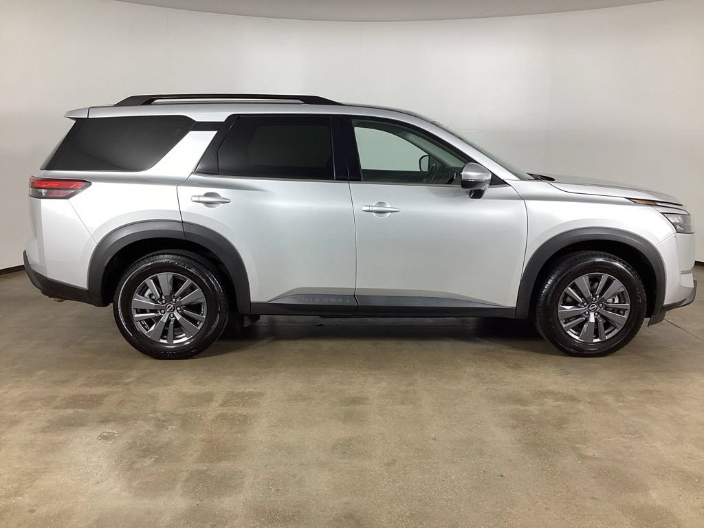 Used 2024 Nissan Pathfinder SV FWD image 4