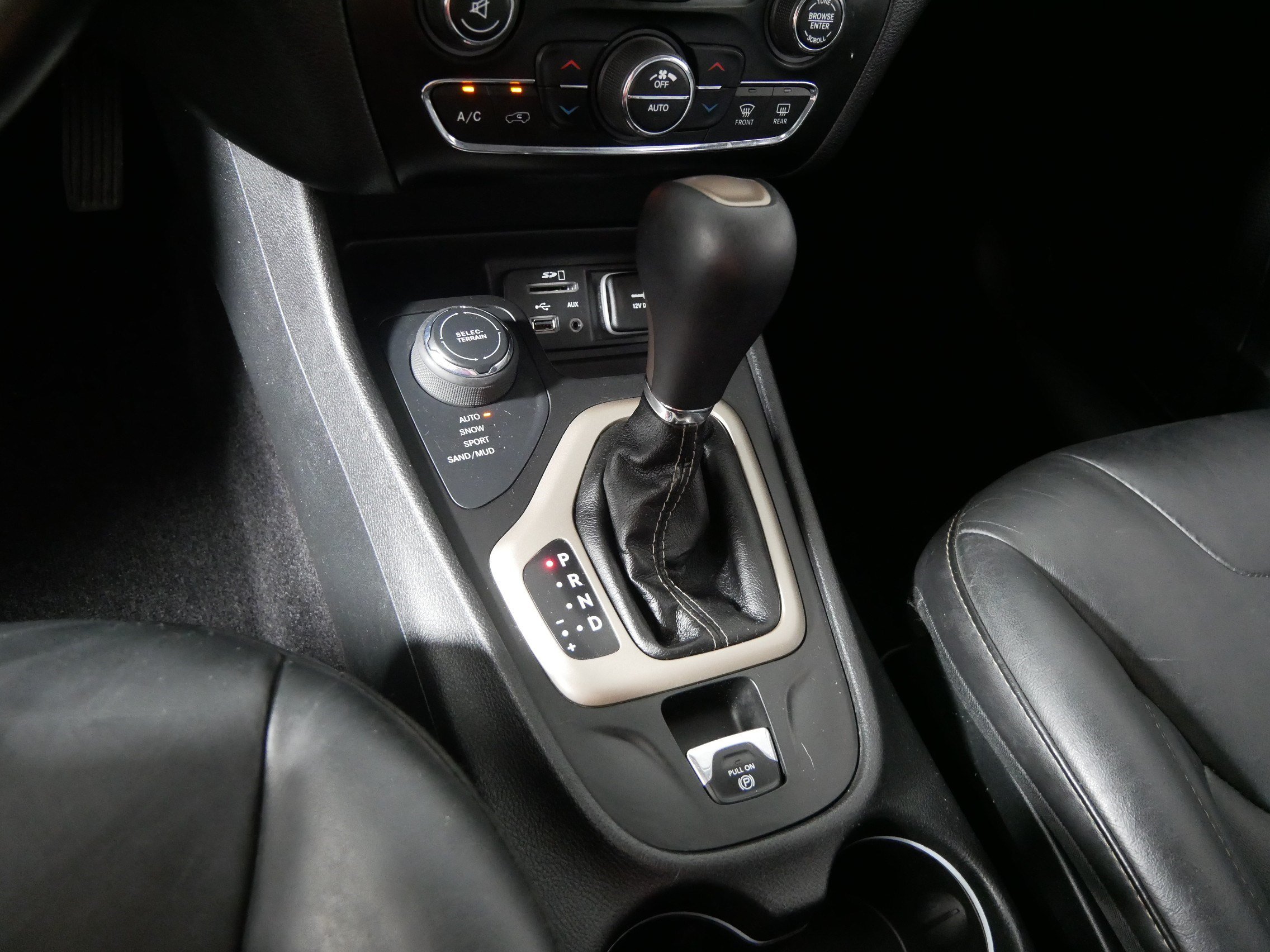 Used 2017 Jeep Cherokee Limited AWD/4WD image 24