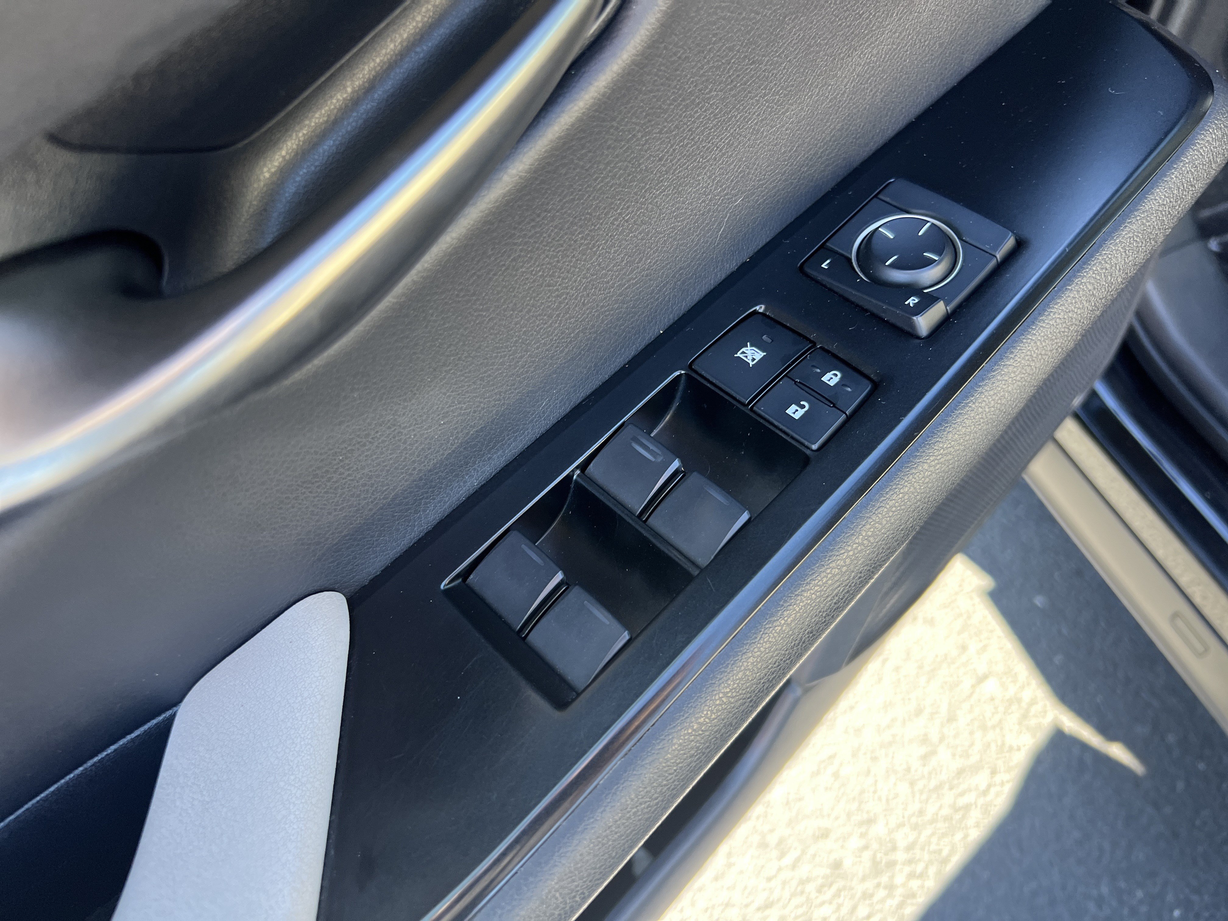 Used 2021 Lexus UX 250h w/ Accessory Package (Z1) AWD/4WD image 15