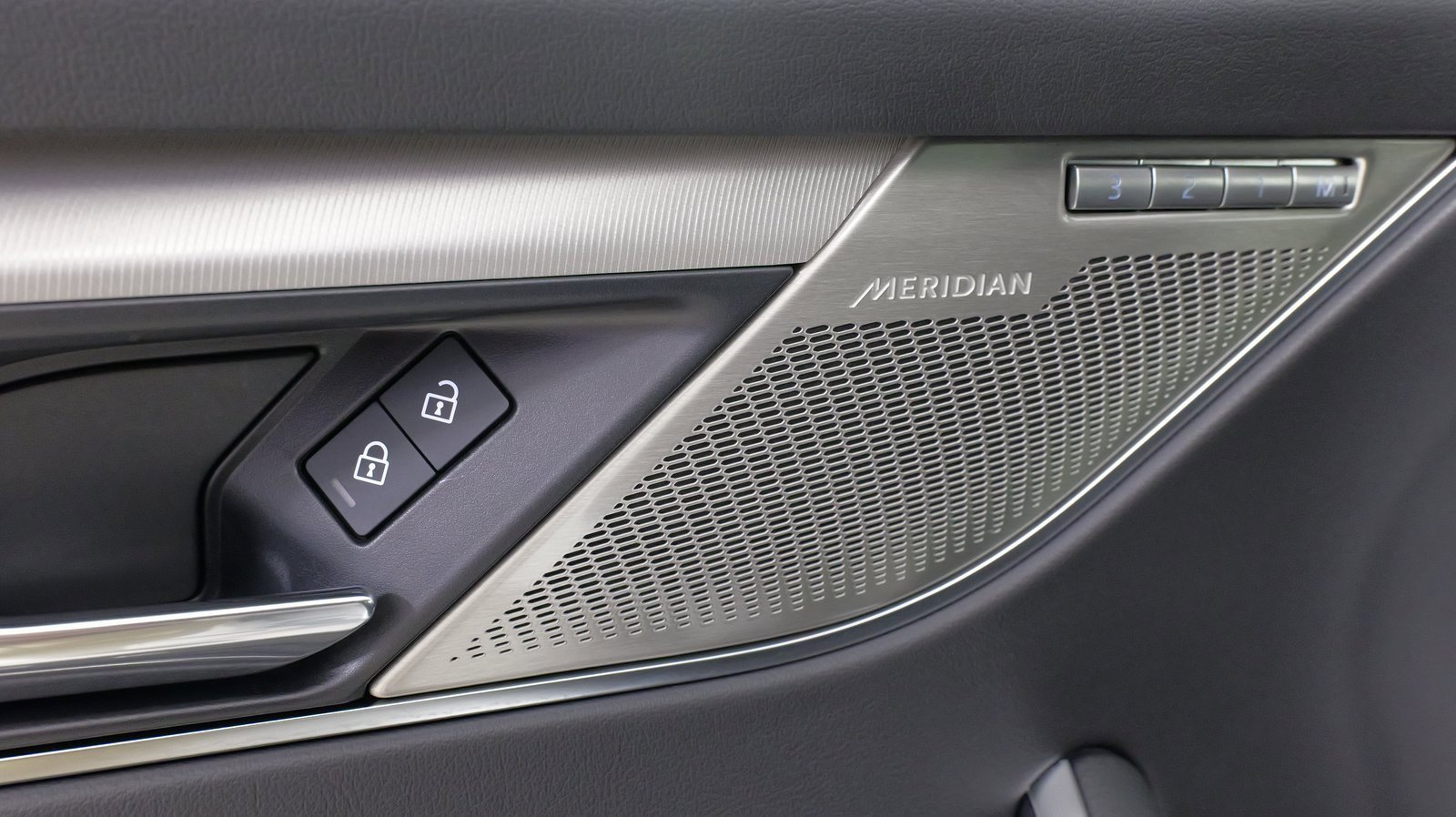 Used 2025 Jaguar F-PACE R-Dynamic S image 32