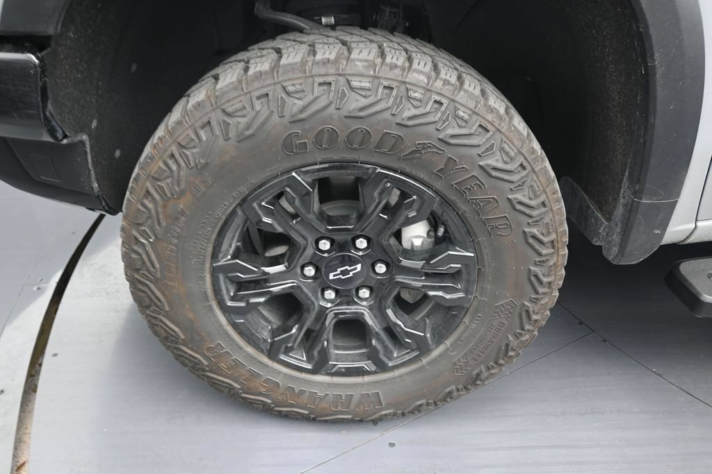 Used 2025 Chevrolet Silverado 1500 ZR2 AWD/4WD image 9