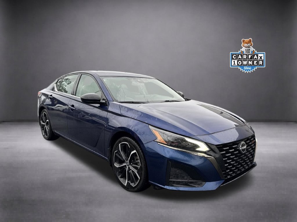 Used 2024 Nissan Altima 2.5 SR w/ SR Premium Package FWD image 2