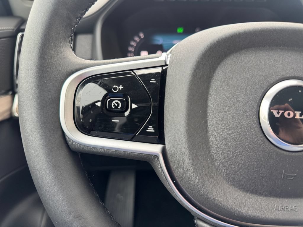 New 2026 Volvo XC90 B6 Plus w/ Protection Package Premier AWD/4WD image 13