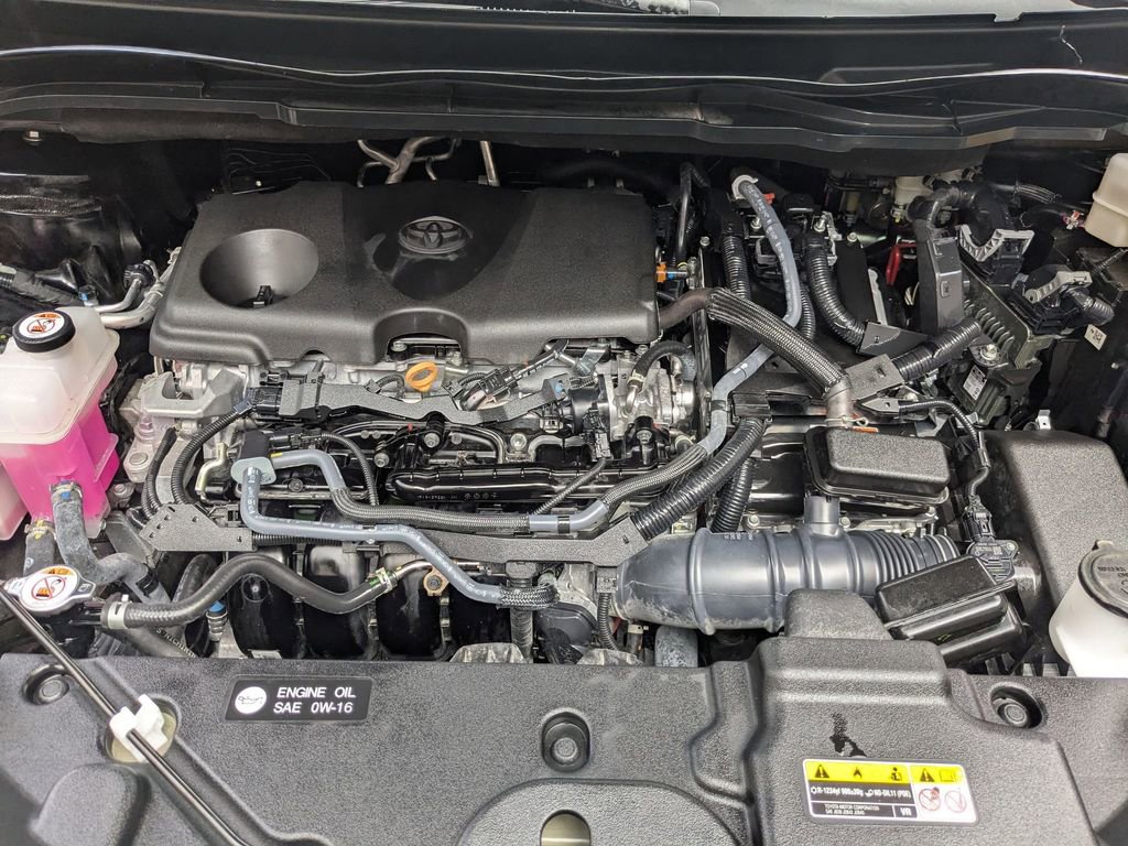 Used 2025 Toyota Sienna LE image 32