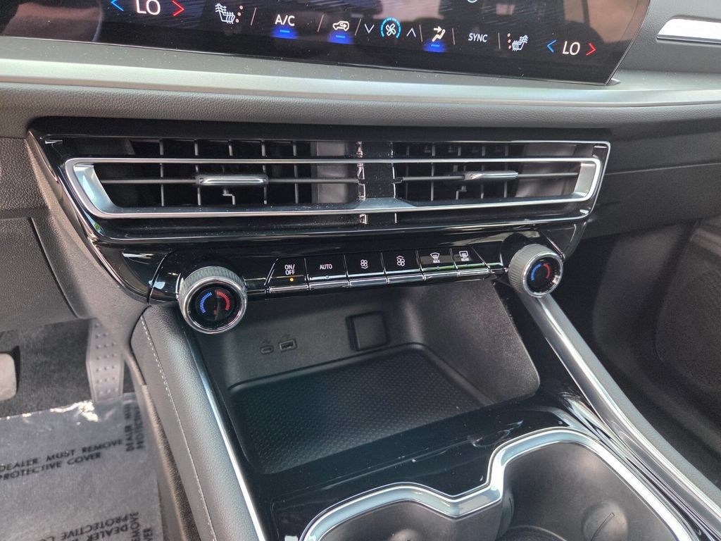 Used 2024 Chevrolet Traverse LS FWD image 24