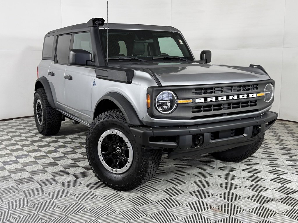 Used 2023 Ford Bronco Black Diamond image 3