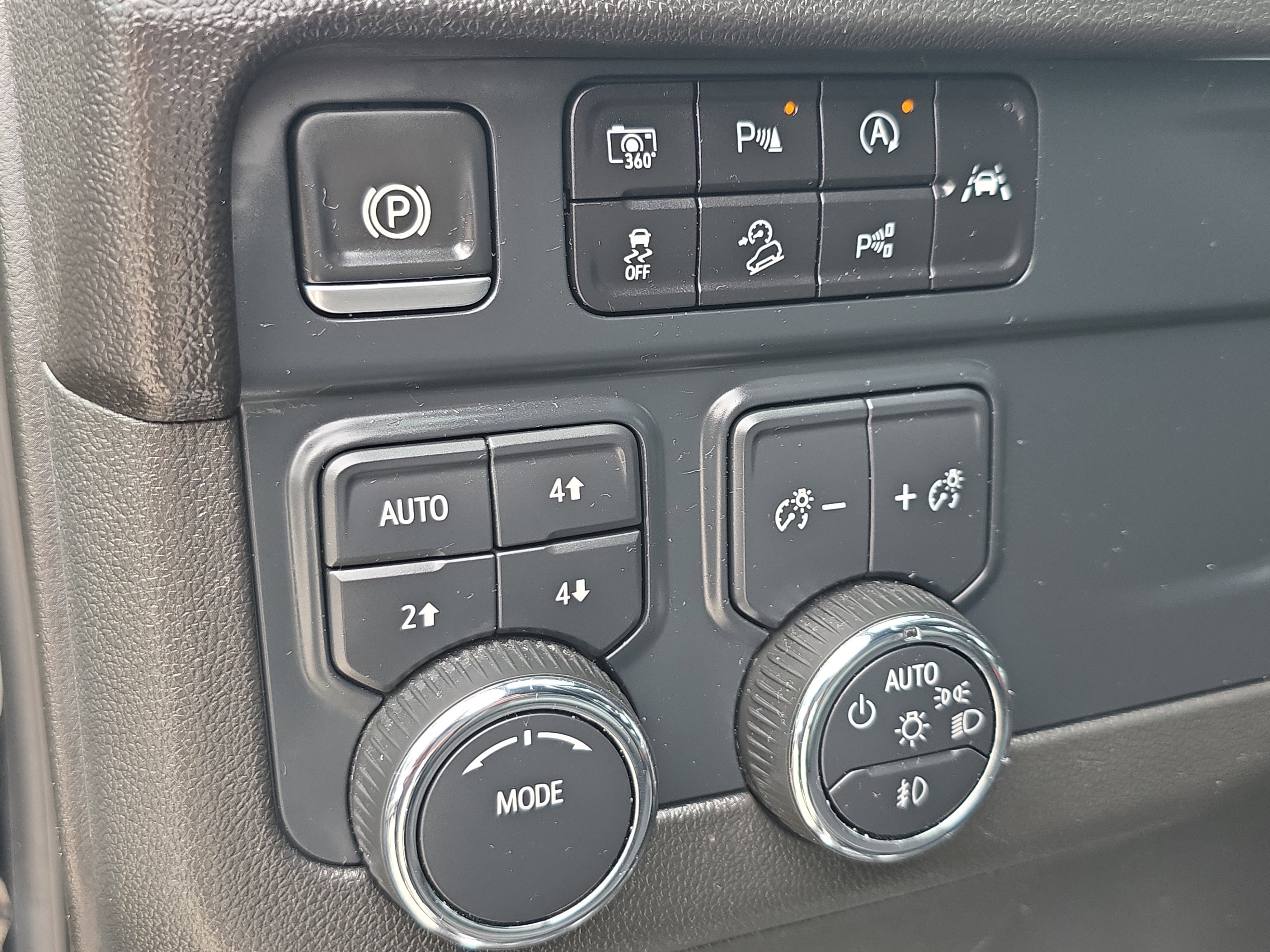 Used 2025 Chevrolet Suburban Z71 AWD/4WD image 22