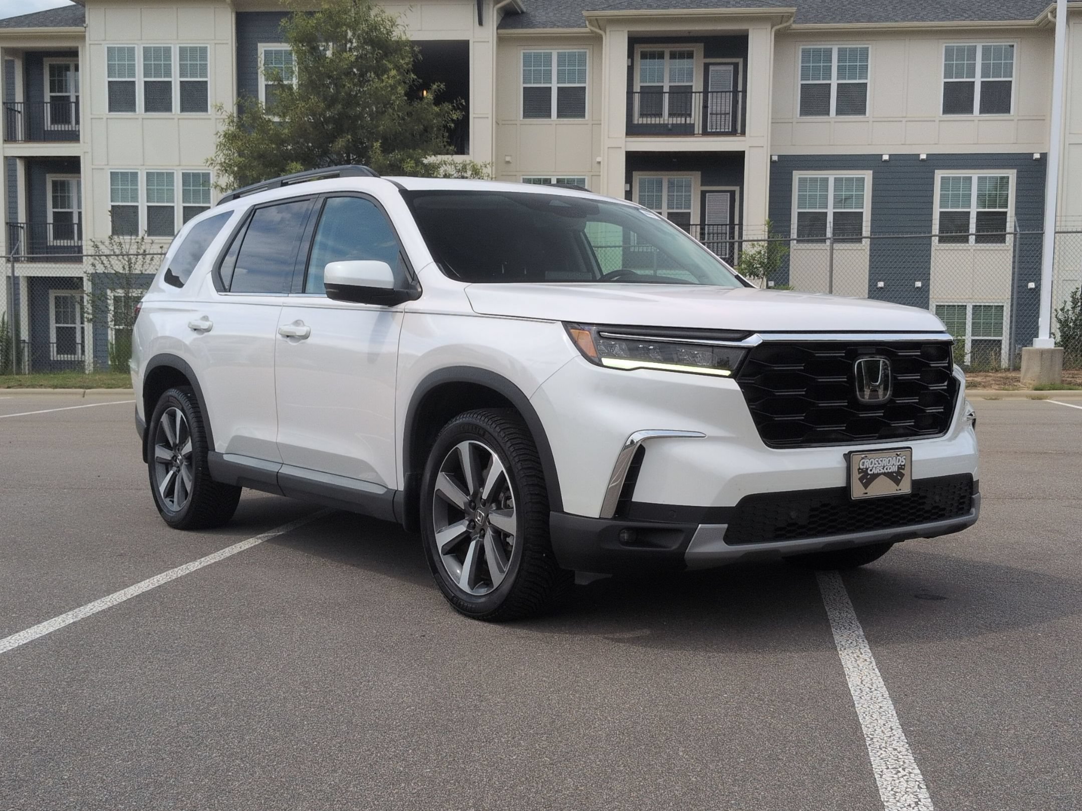 Used 2024 Honda Pilot Touring image 1