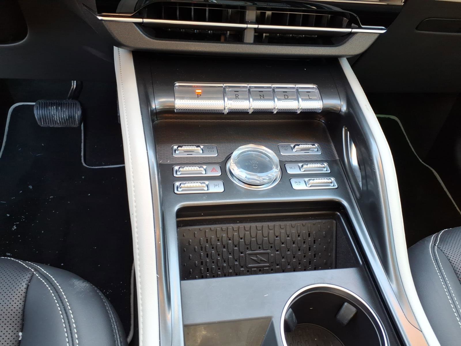 Used 2025 Lincoln Nautilus Premier w/ Equipment Group 102A image 18