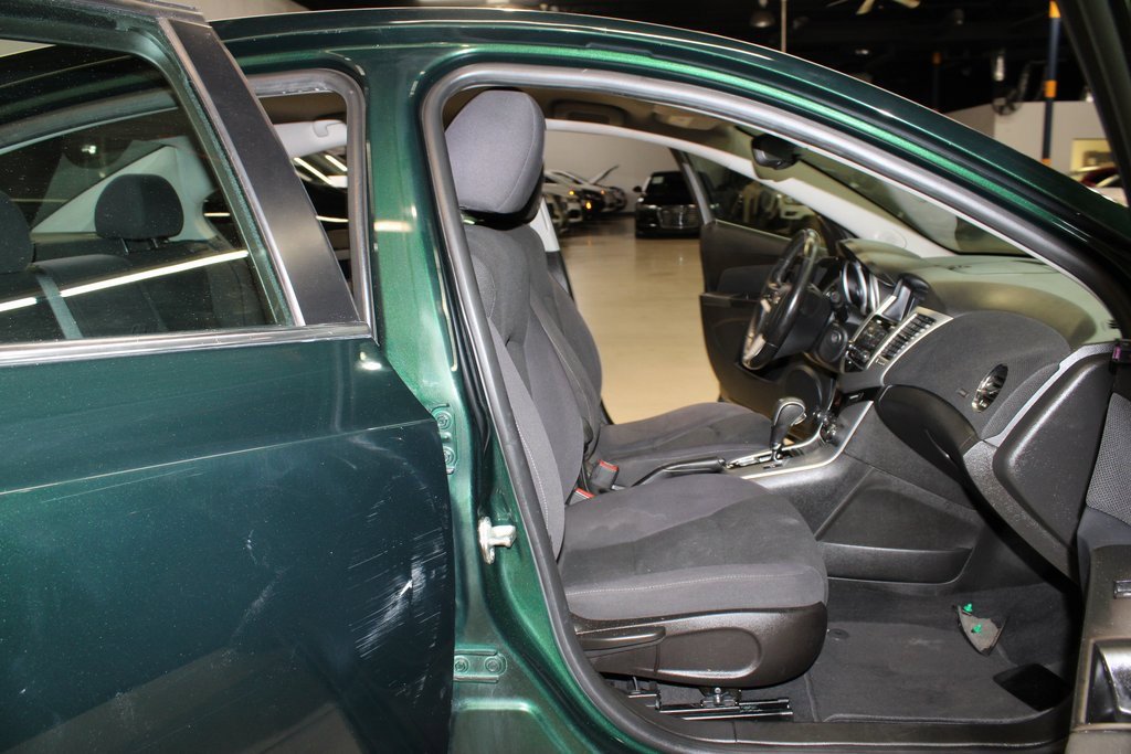 Used 2014 Chevrolet Cruze LT image 10