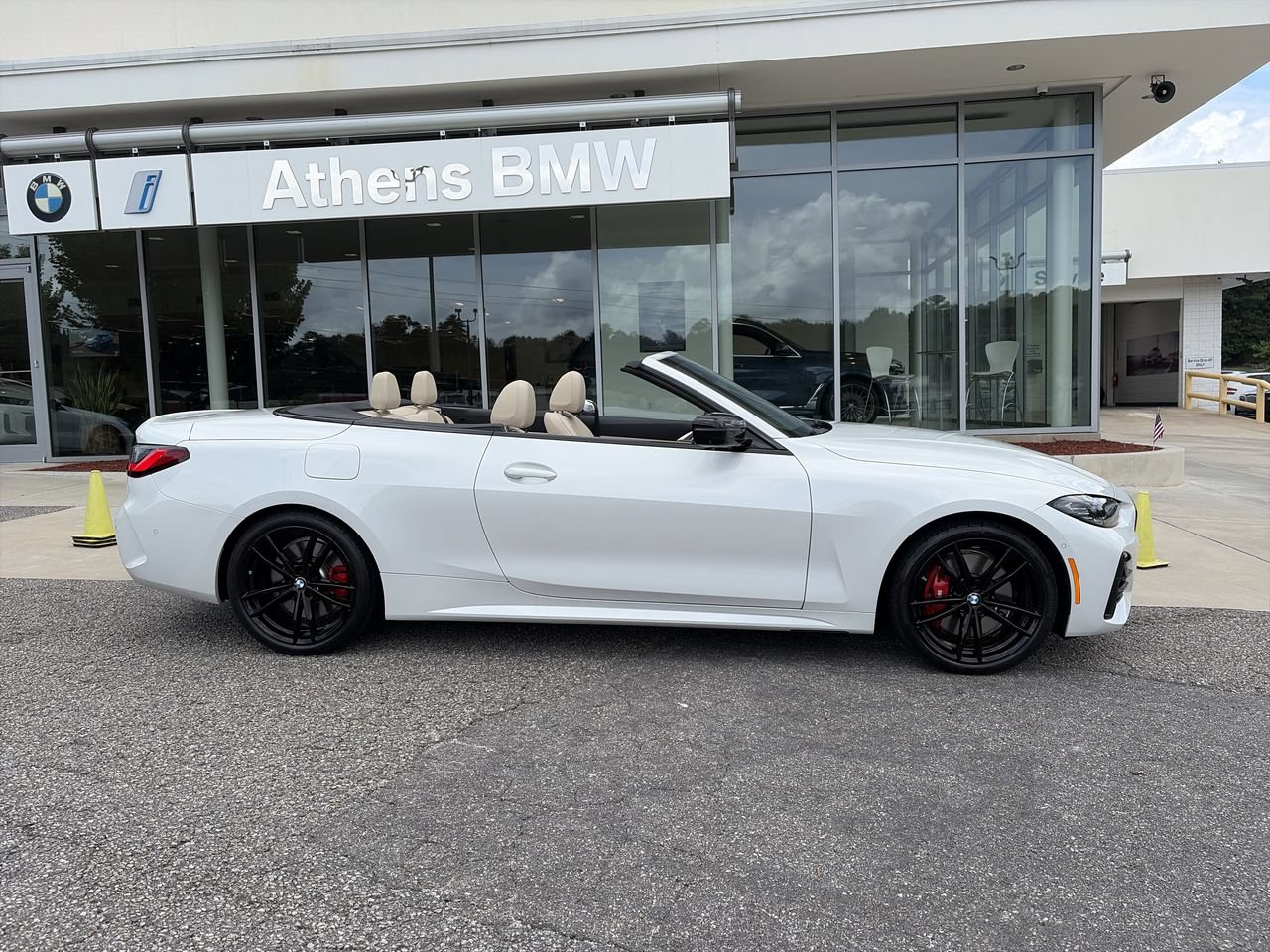 Used 2024 BMW 430i xDrive Convertible w/ M Sport Package AWD/4WD image 9