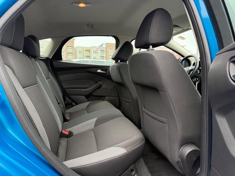 Used 2013 Ford Focus SE w/ SE Winter Pkg FWD image 12