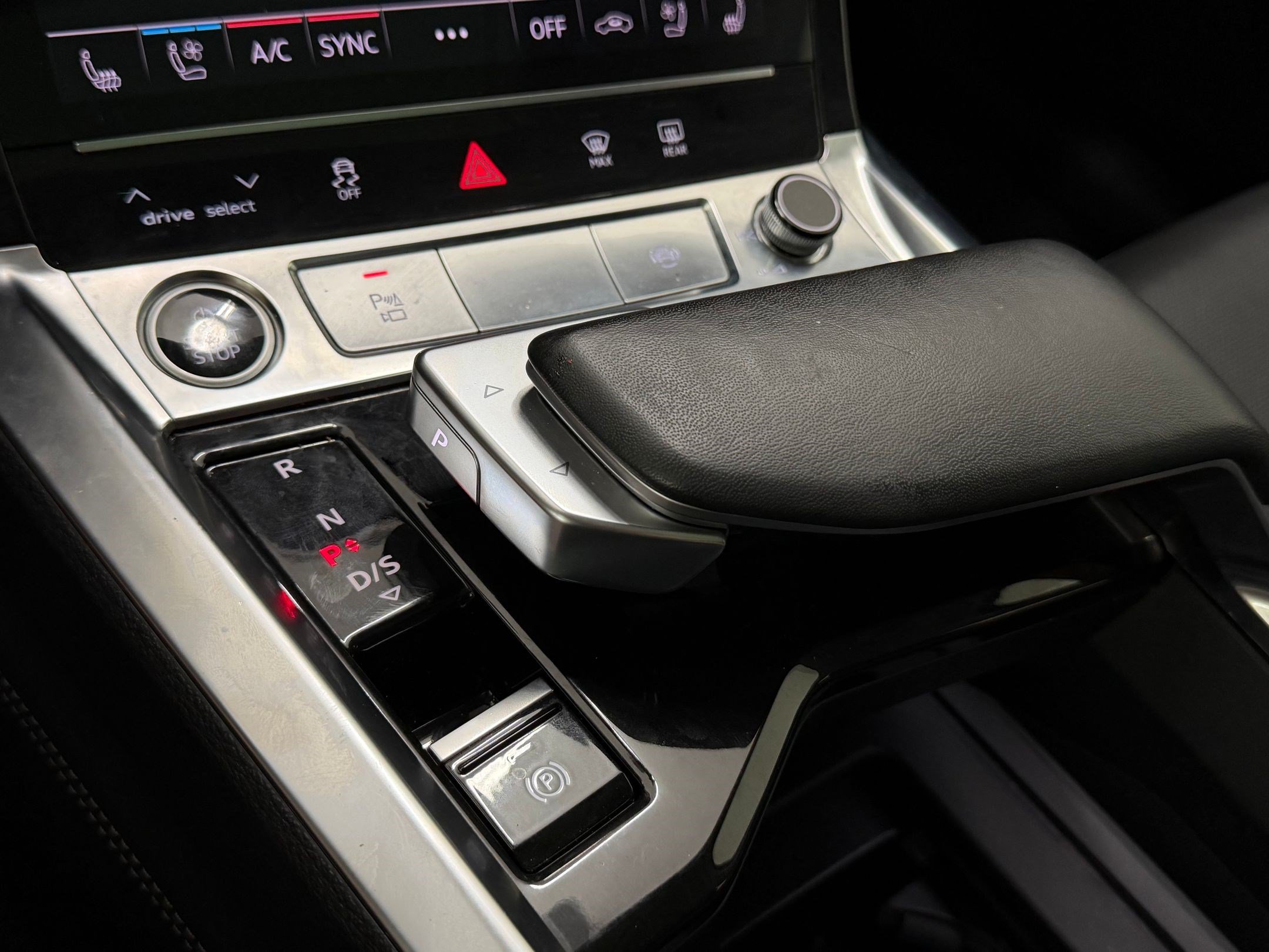 Used 2024 Audi Q8 e-tron Premium Plus w/ Premium Plus Package AWD/4WD image 17