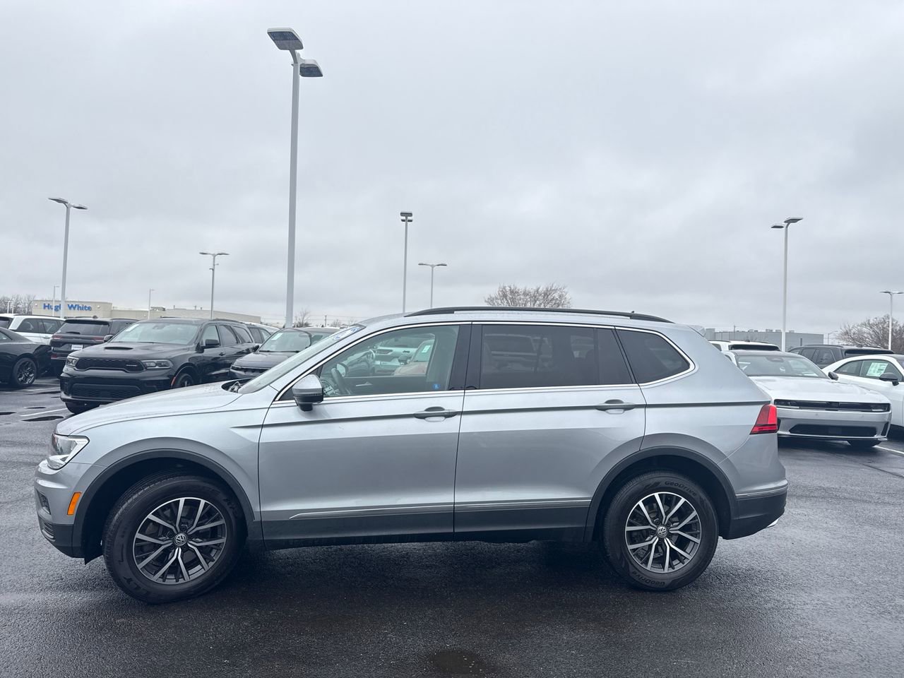 Used 2020 Volkswagen Tiguan SE image 6