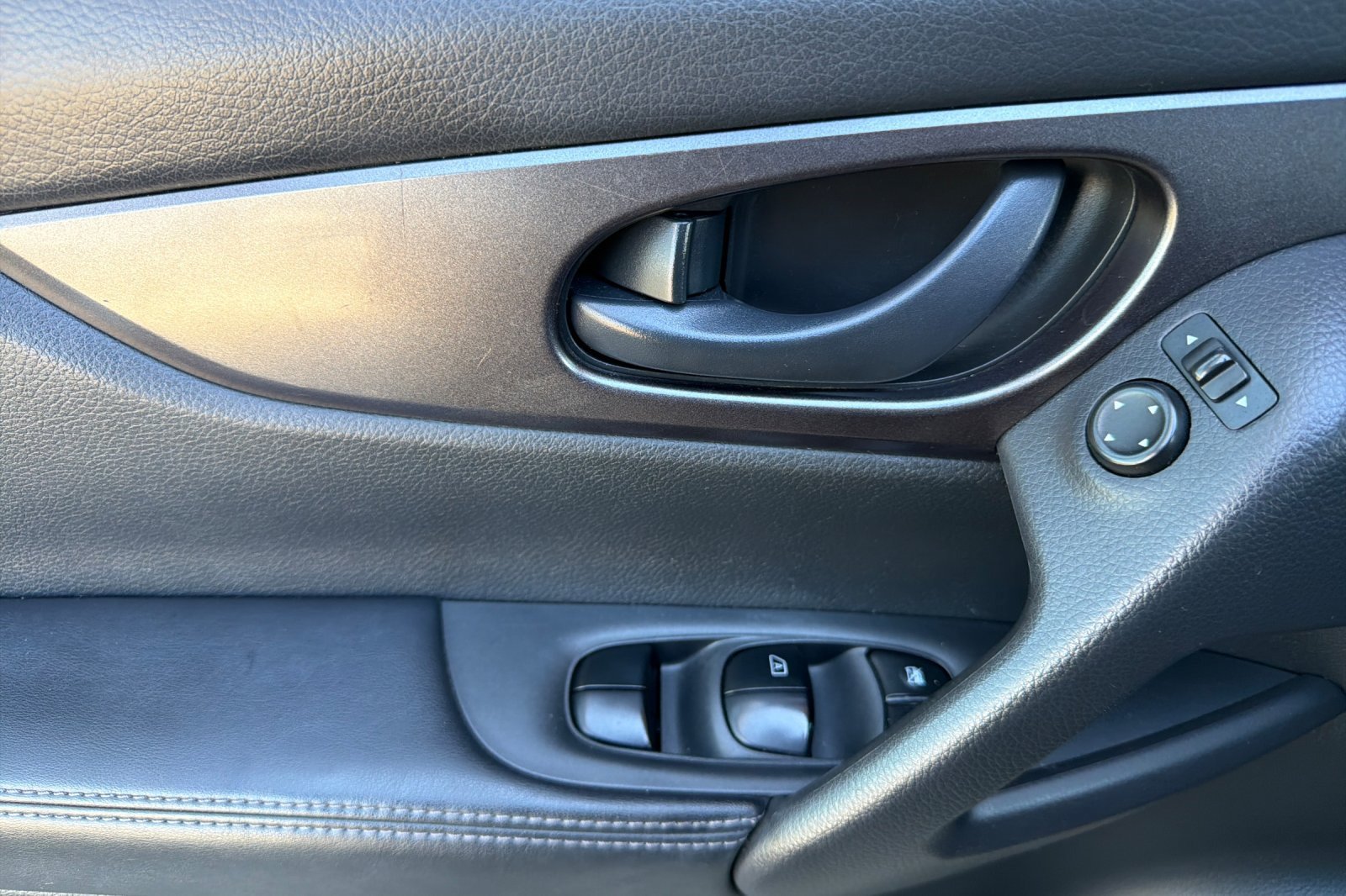 Used 2018 Nissan Rogue Sport S w/ S Appearance Package FWD image 13