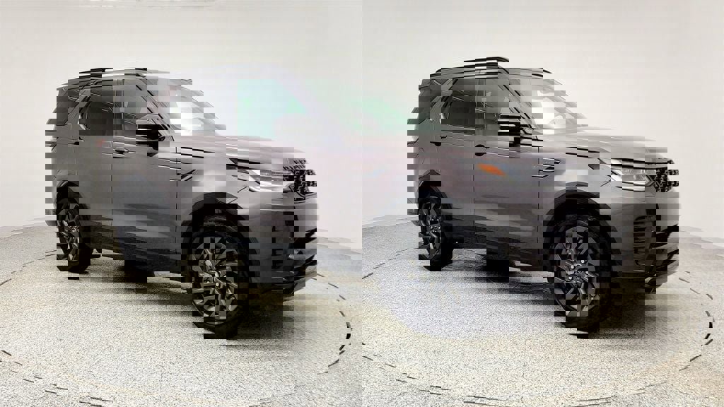 Used 2024 Land Rover Discovery Dynamic SE image 3