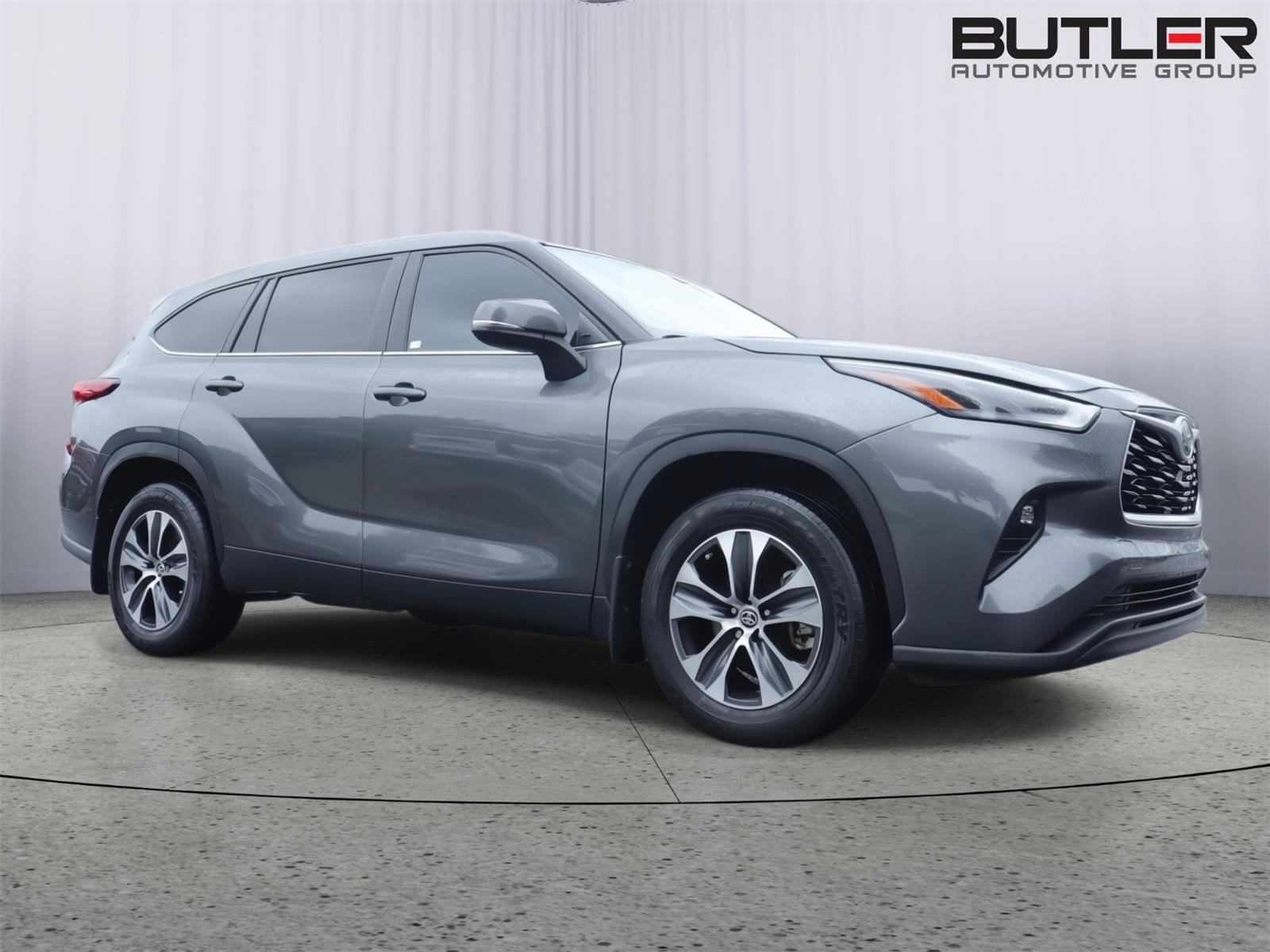 Used 2023 Toyota Highlander XLE FWD image 8
