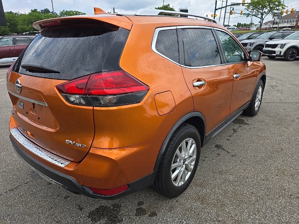 Used 2017 Nissan Rogue SV AWD/4WD image 3