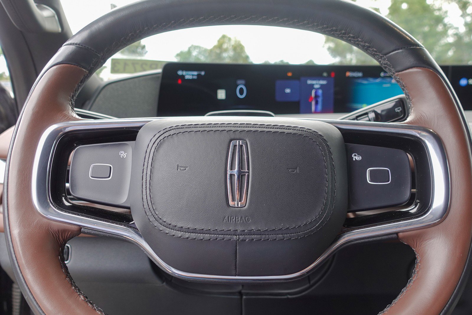 Used 2025 Lincoln Navigator Reserve image 16