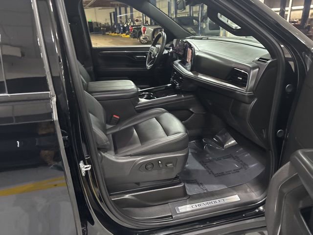 Used 2025 Chevrolet Suburban Z71 image 37