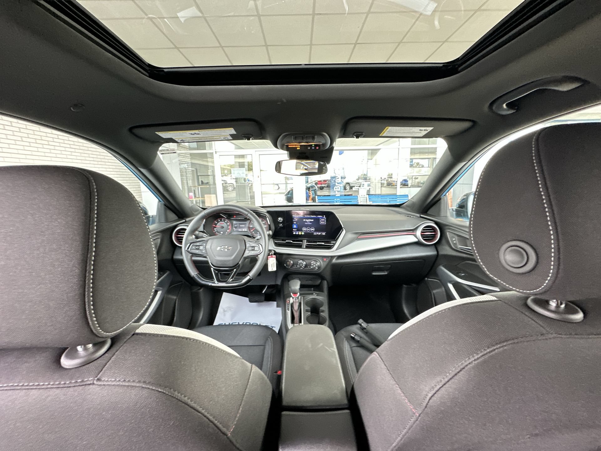 Used 2026 Chevrolet Trax RS w/ Sunroof Package FWD image 19
