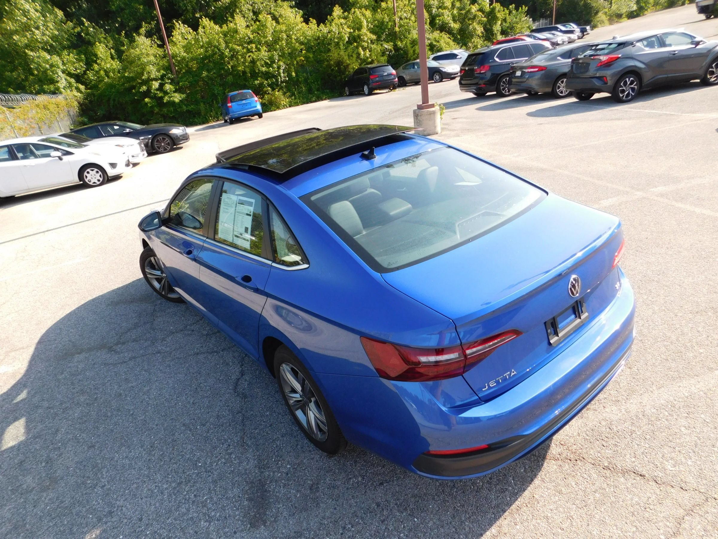 Used 2024 Volkswagen Jetta SE FWD image 7