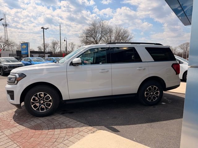 Used 2024 Ford Expedition XLT image 4