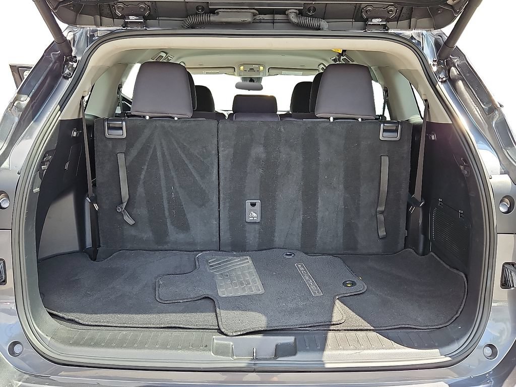 Used 2025 Toyota Highlander LE AWD/4WD image 28