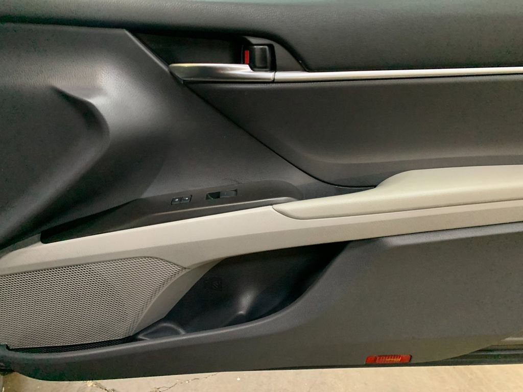 Used 2023 Toyota Camry SE w/ Blackout Package (TMS) image 18