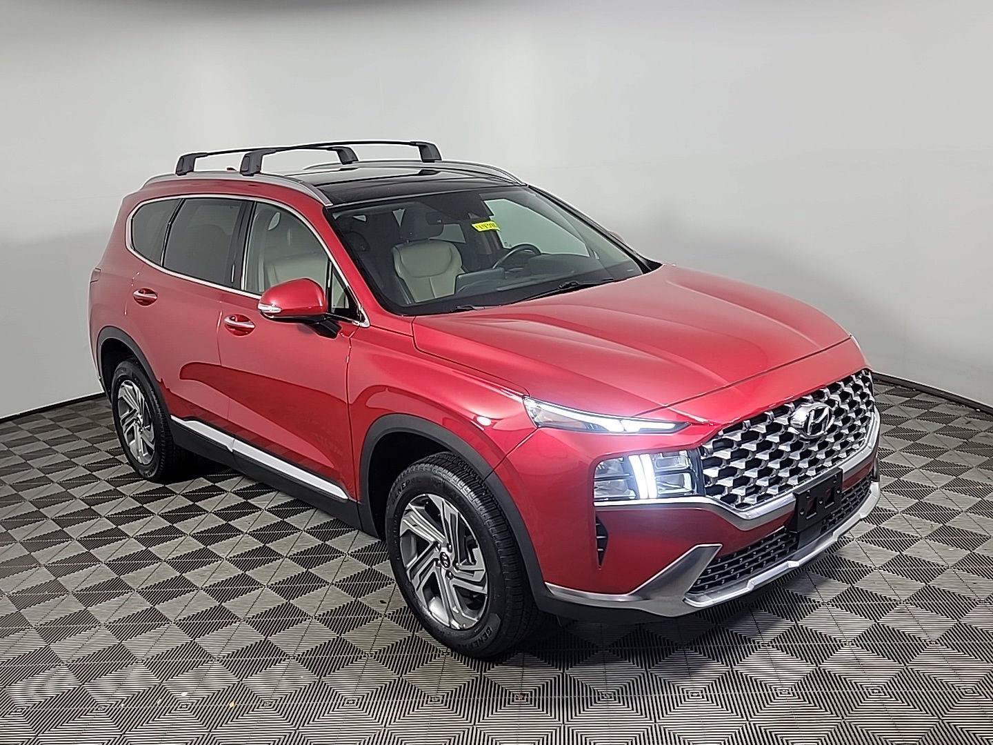 Used 2022 Hyundai Santa Fe SEL w/ Convenience + Premium Package AWD/4WD image 2