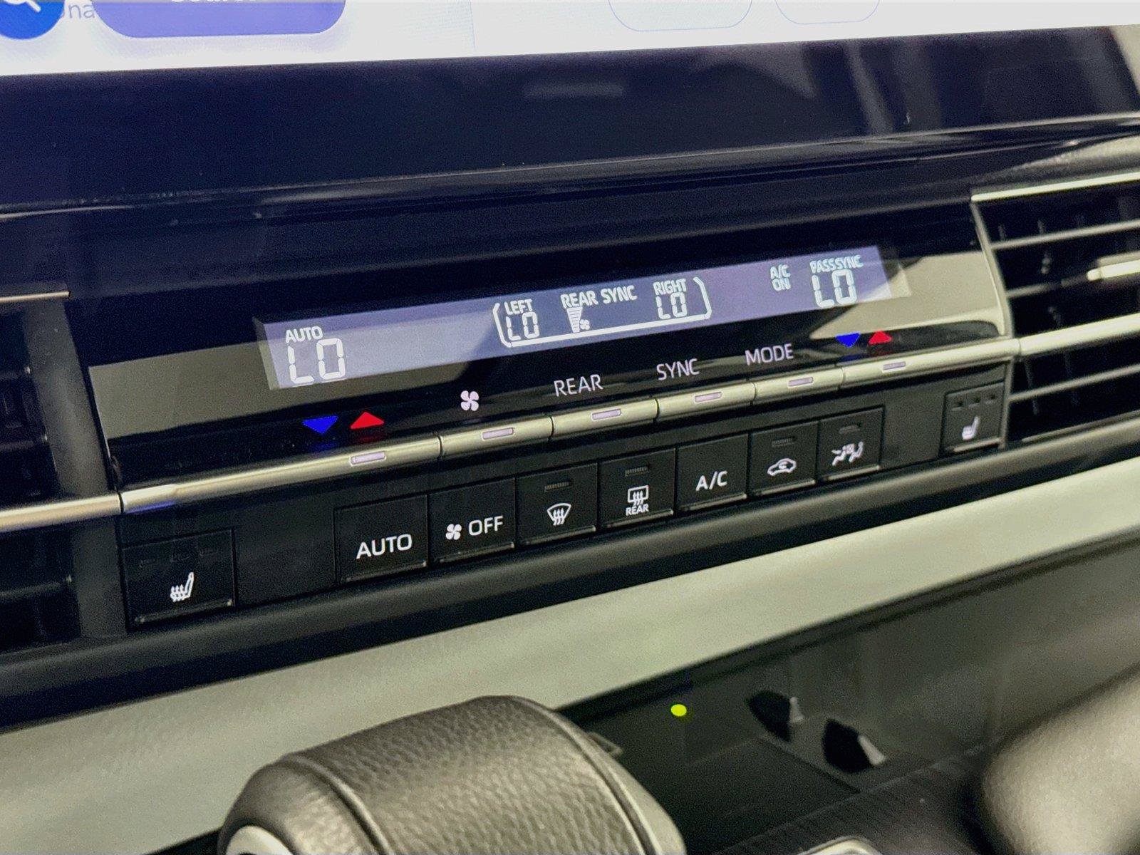 Certified 2025 Toyota Sienna XLE FWD image 27