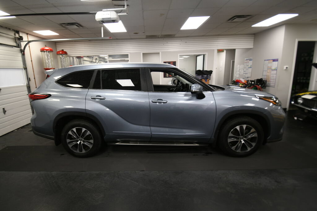 Used 2023 Toyota Highlander XLE AWD/4WD image 8