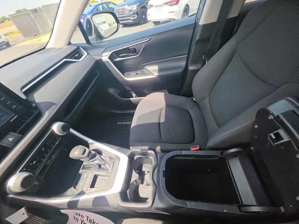 Used 2021 Toyota RAV4 LE FWD image 25