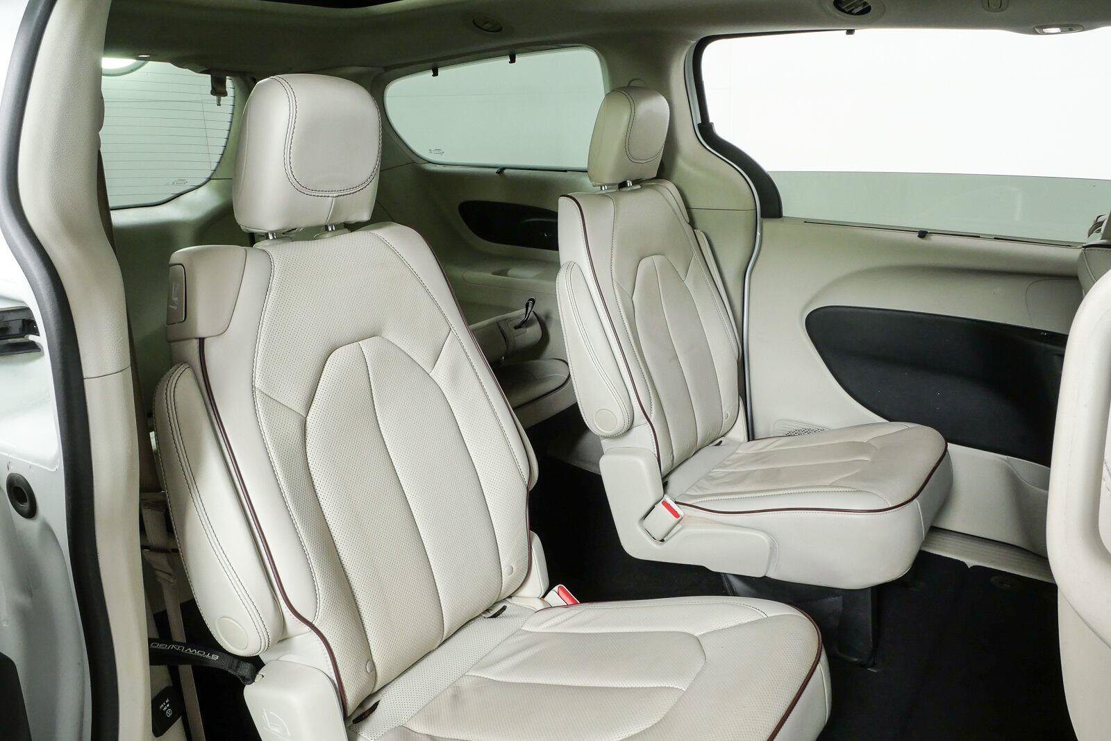 Used 2017 Chrysler Pacifica Limited FWD image 22