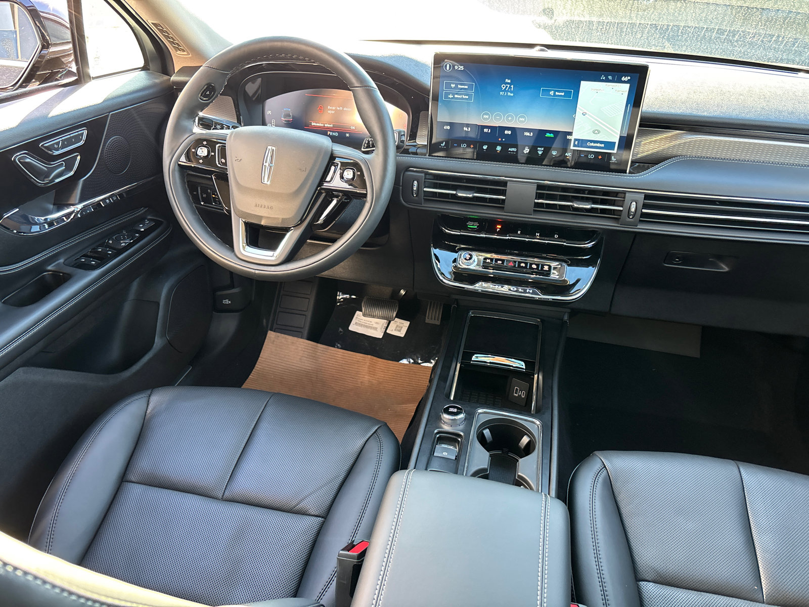 New 2026 Lincoln Corsair Reserve w/ Rear Removable Package Tray image 31