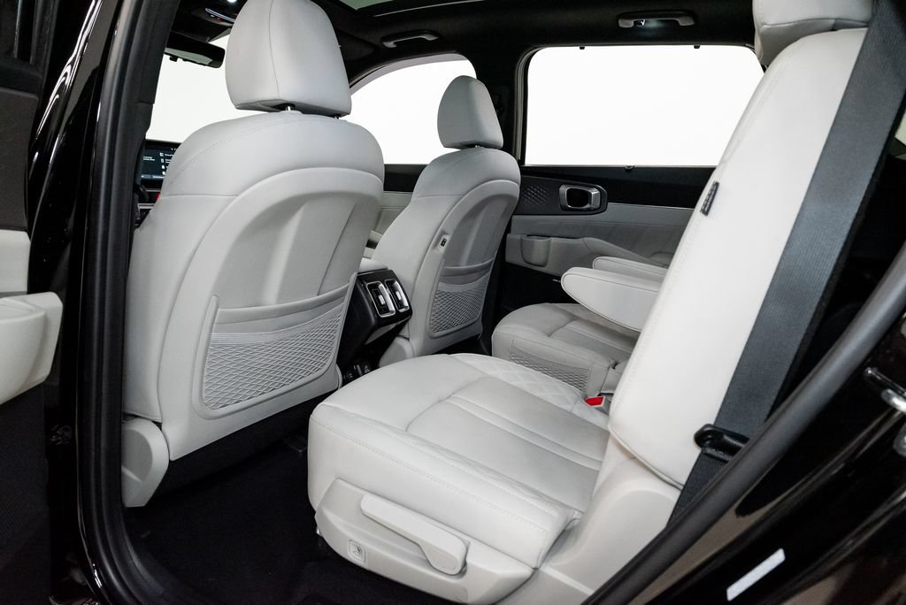 Certified 2025 Kia Sorento SX Prestige AWD/4WD image 28