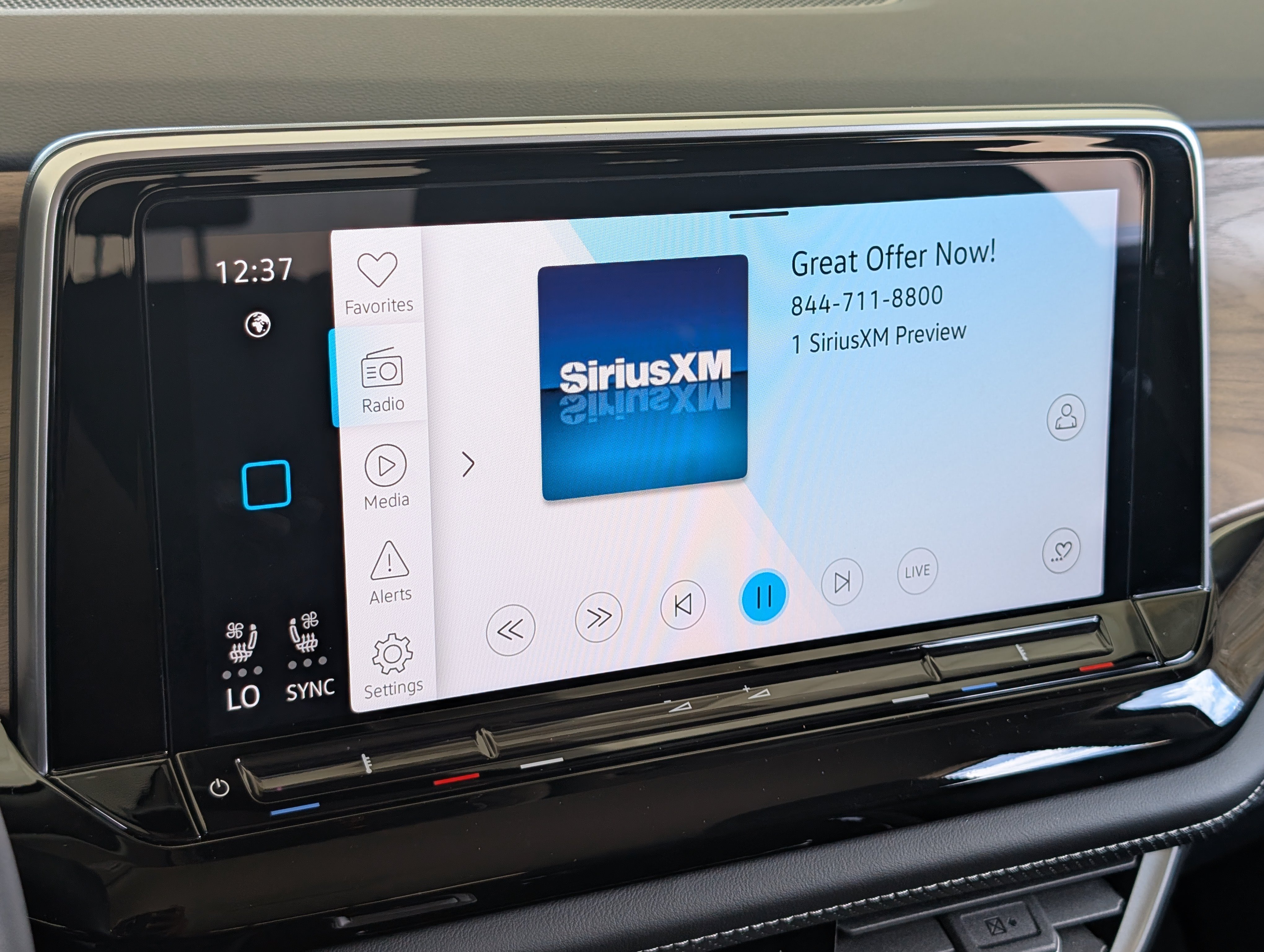 Used 2025 Volkswagen Atlas SE FWD image 30
