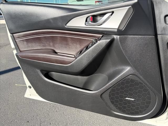 Used 2018 MAZDA MAZDA3 Touring FWD image 14