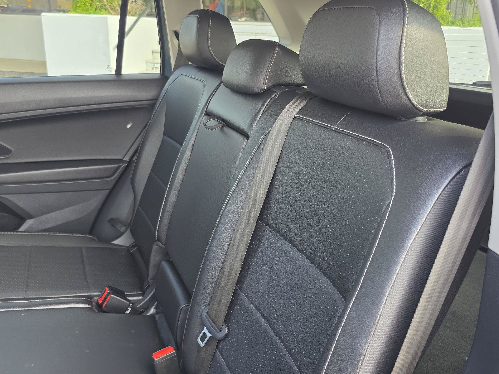 Used 2021 Volkswagen Tiguan SEL AWD/4WD image 32