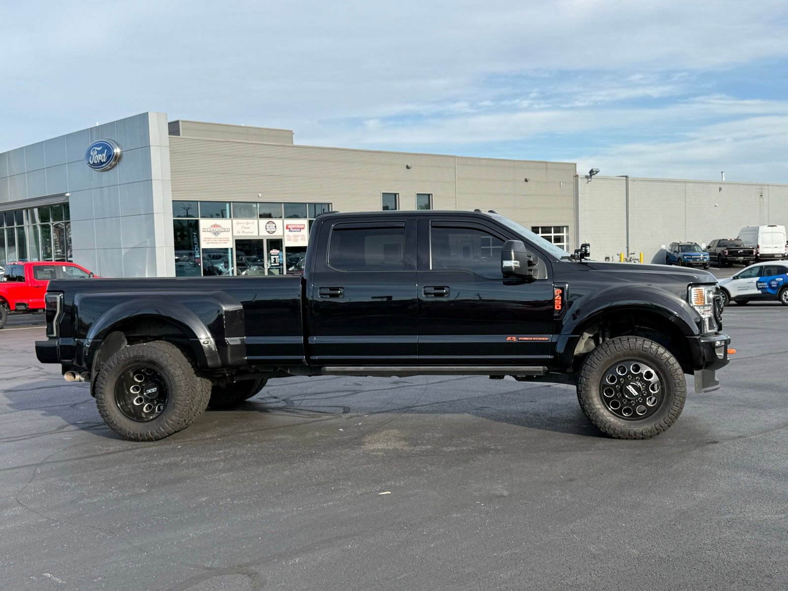 Used 2022 Ford F450 Platinum w/ FX4 Off-Road Package AWD/4WD image 3